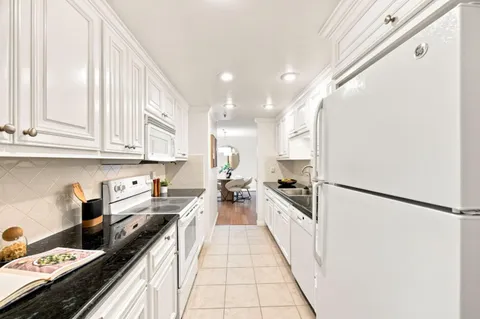$988,000 | 1115 Continentals Way, Unit 203, Belmont, CA 94002