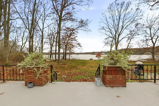 $1,595,000 | 507 R Stafford Road, Tiverton, RI 02878