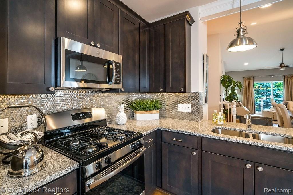 3029 Brampton Road Auburn Hills, MI 48326 - Photo 3 of 20