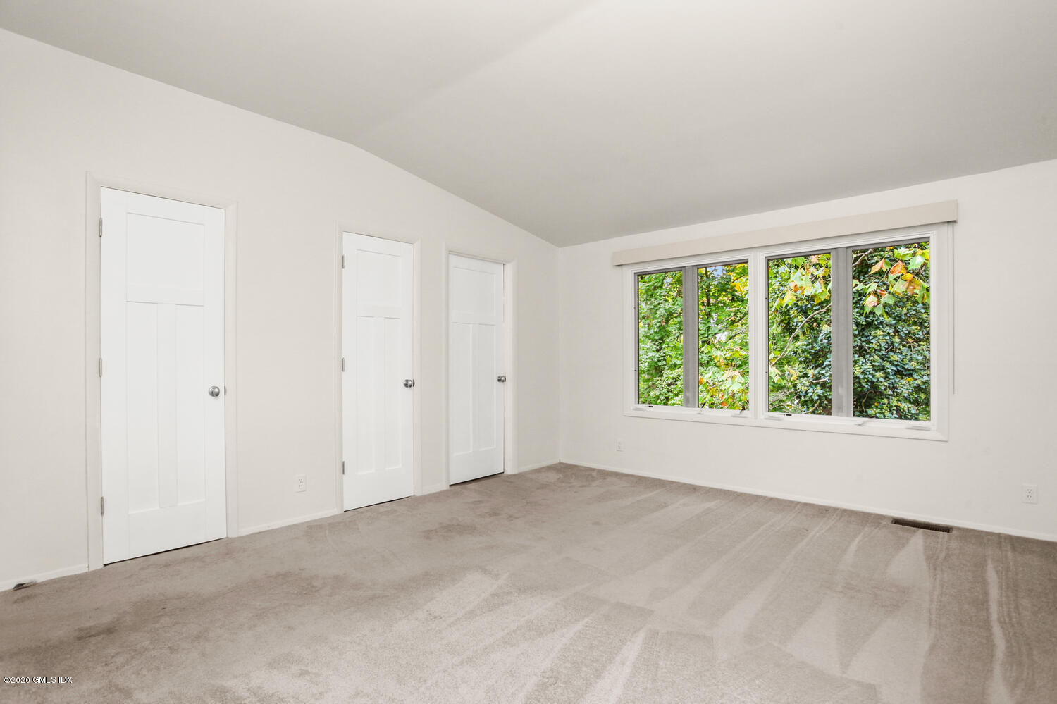 39 Crawford Terrace Riverside, CT 06878 - Photo 18 of 37 an empty room with a window
