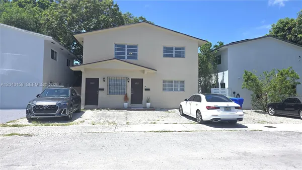 $2,600 | 3519 Southwest 17th Terrace, Unit 3519, Miami, FL 33145