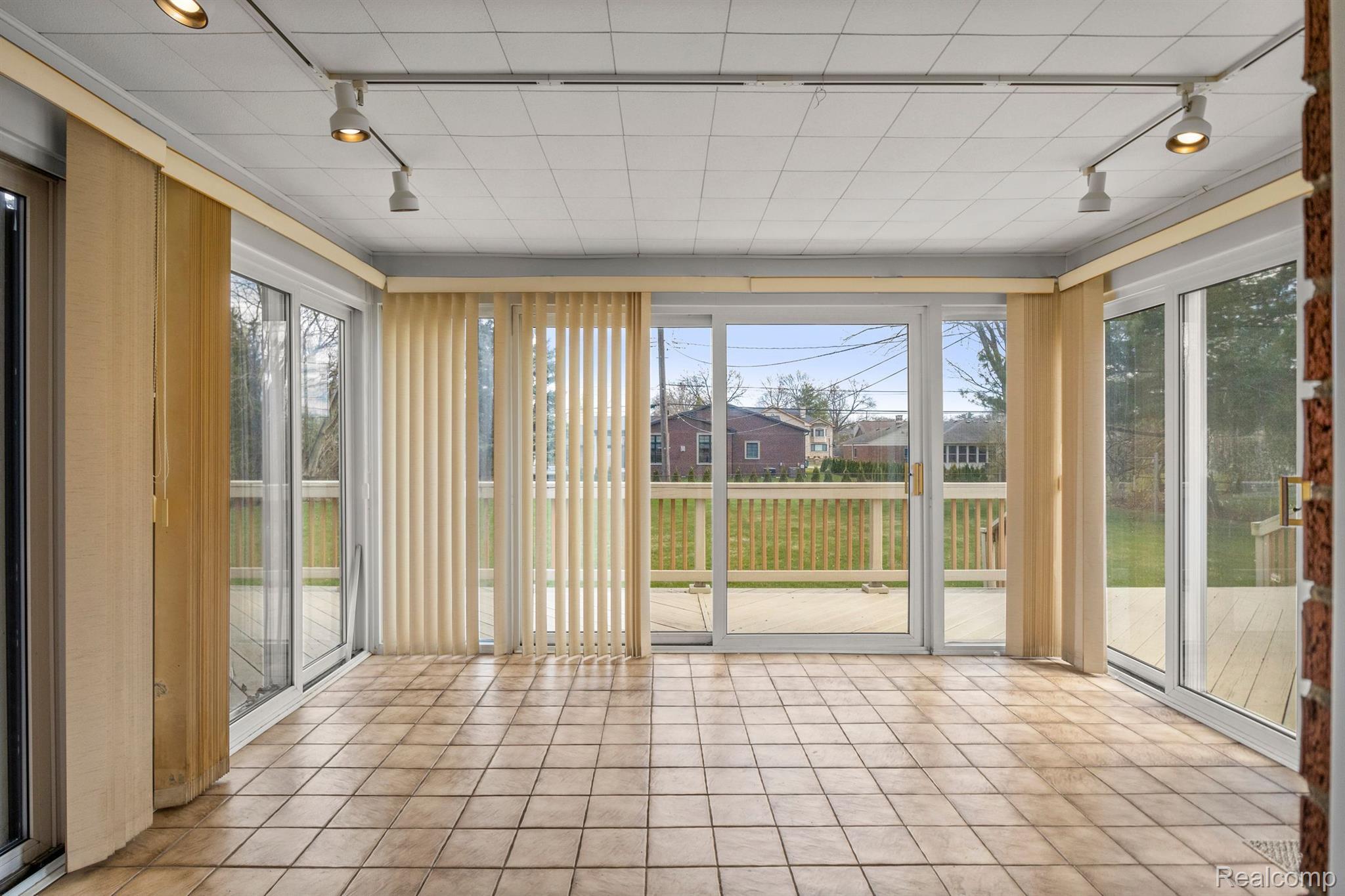 451 South Gulley Road Dearborn, MI 48124 - Photo 27 of 41 Three Seasons Room