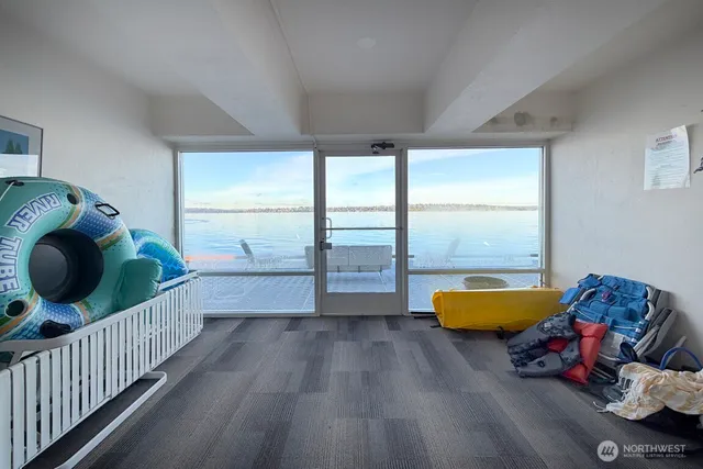 $4,250 | 733 Lake Street South, Unit 312, Kirkland, WA 98033