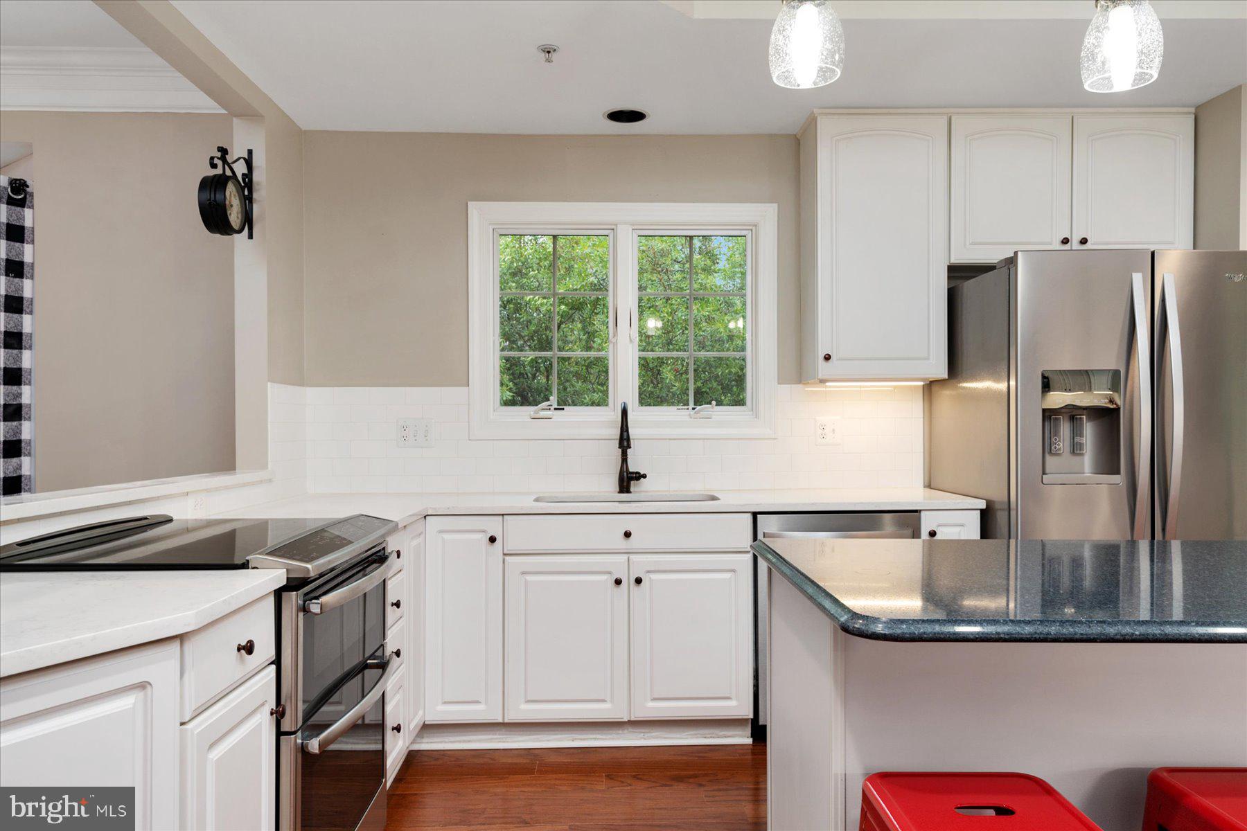 301 Colony Point Place Edgewater, MD 21037 - Photo 11 of 34