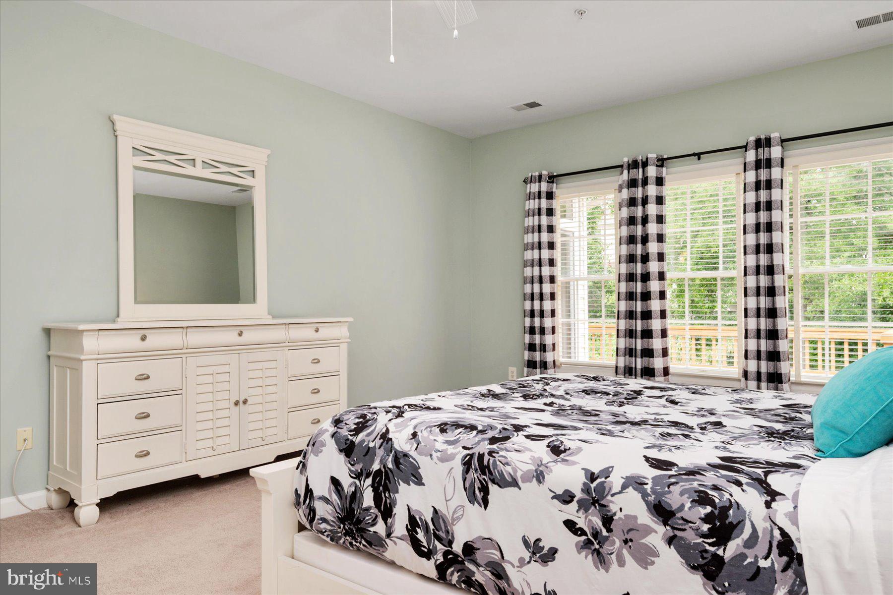 301 Colony Point Place Edgewater, MD 21037 - Photo 23 of 34