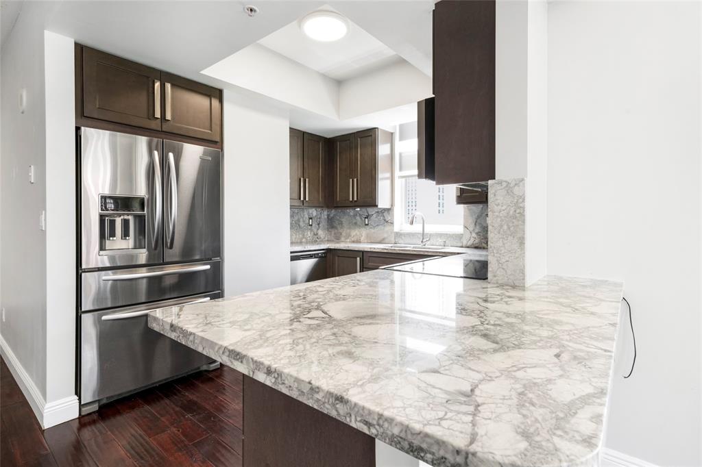 511 Southeast 5th Avenue, Unit 1116 Fort Lauderdale, FL 33301 - Photo 13 of 45 a kitchen with granite countertop a refrigerator and stove