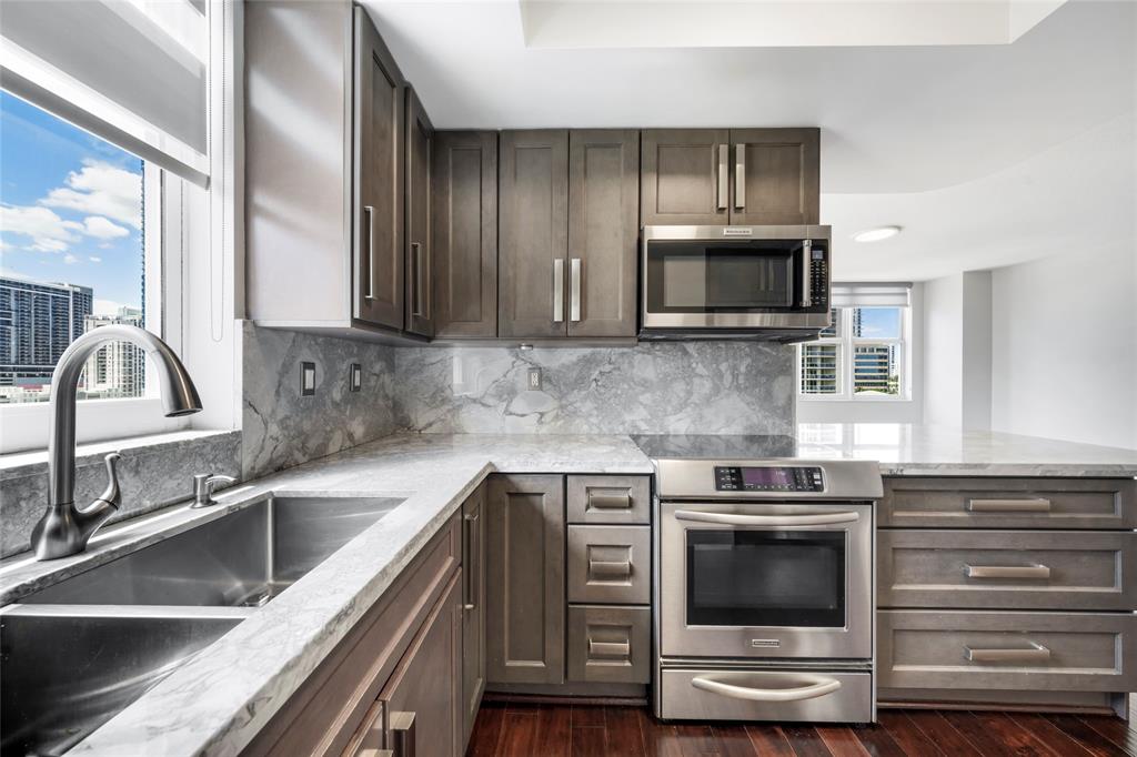 511 Southeast 5th Avenue, Unit 1116 Fort Lauderdale, FL 33301 - Photo 14 of 45 a kitchen with a sink stove and microwave