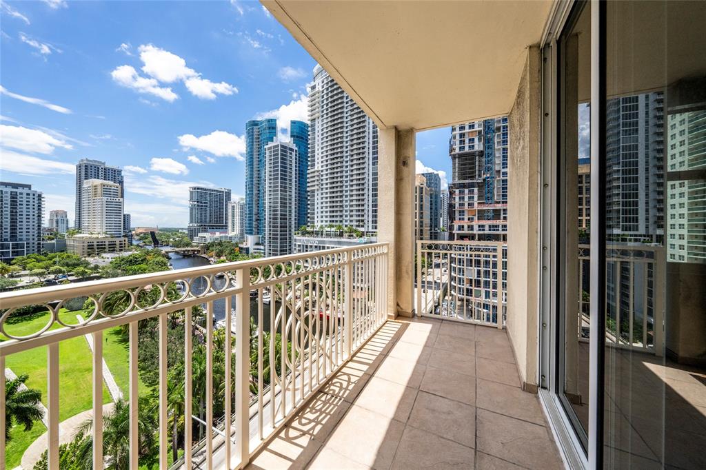 511 Southeast 5th Avenue, Unit 1116 Fort Lauderdale, FL 33301 - Photo 6 of 45 a view of balcony with a potted plant