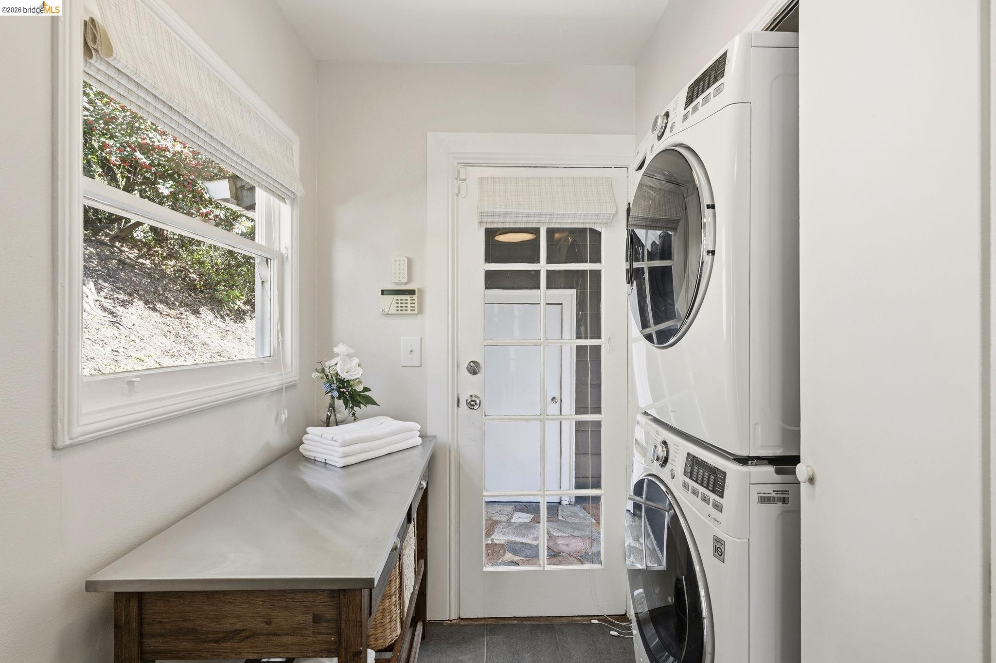 5701 Snake Road Oakland, CA 94611 - Photo 13 of 58