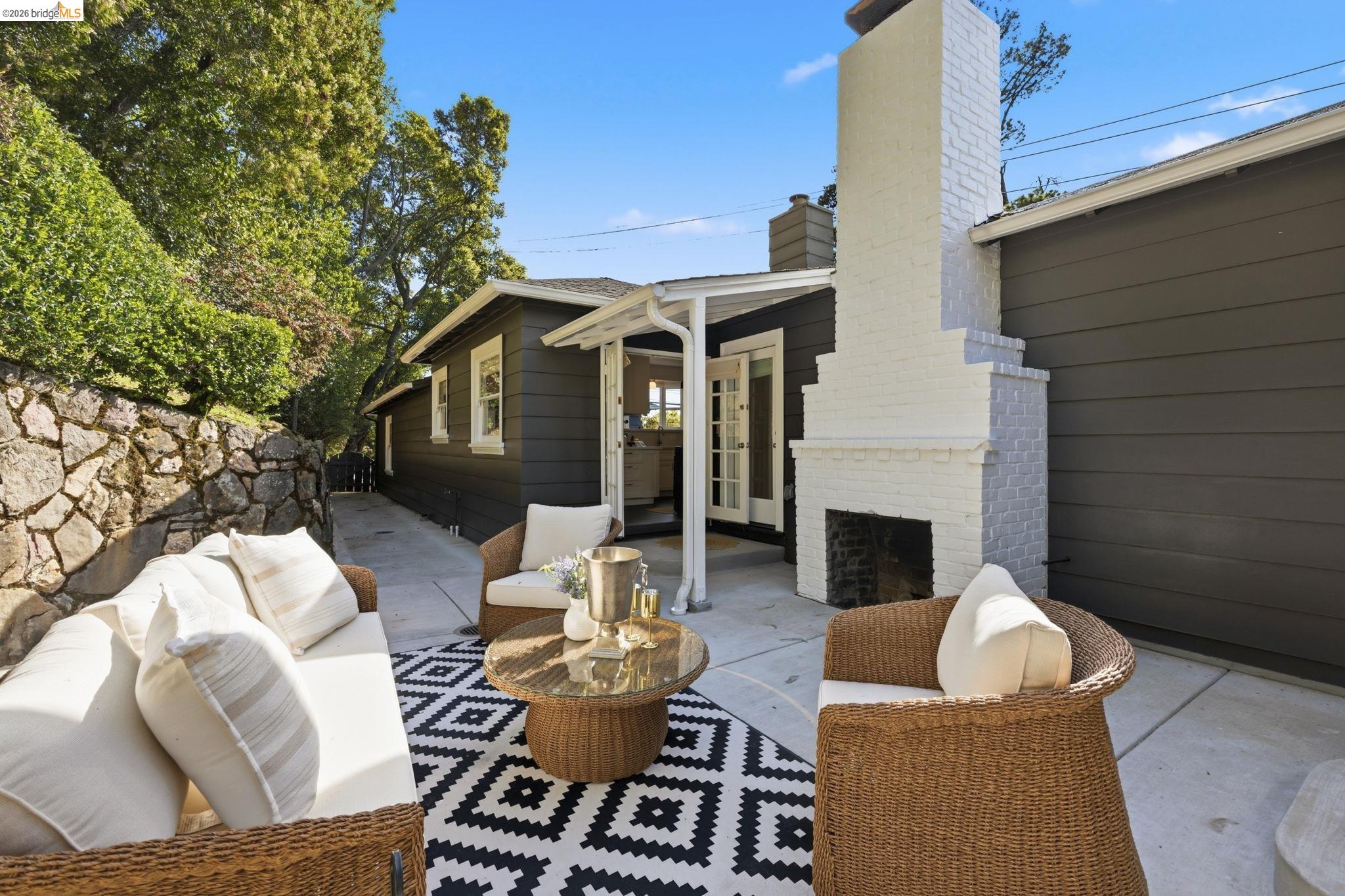 5701 Snake Road Oakland, CA 94611 - Photo 18 of 58