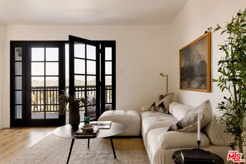 $1,225,000 | 1863 Burnell Drive, Los Angeles, CA 90065