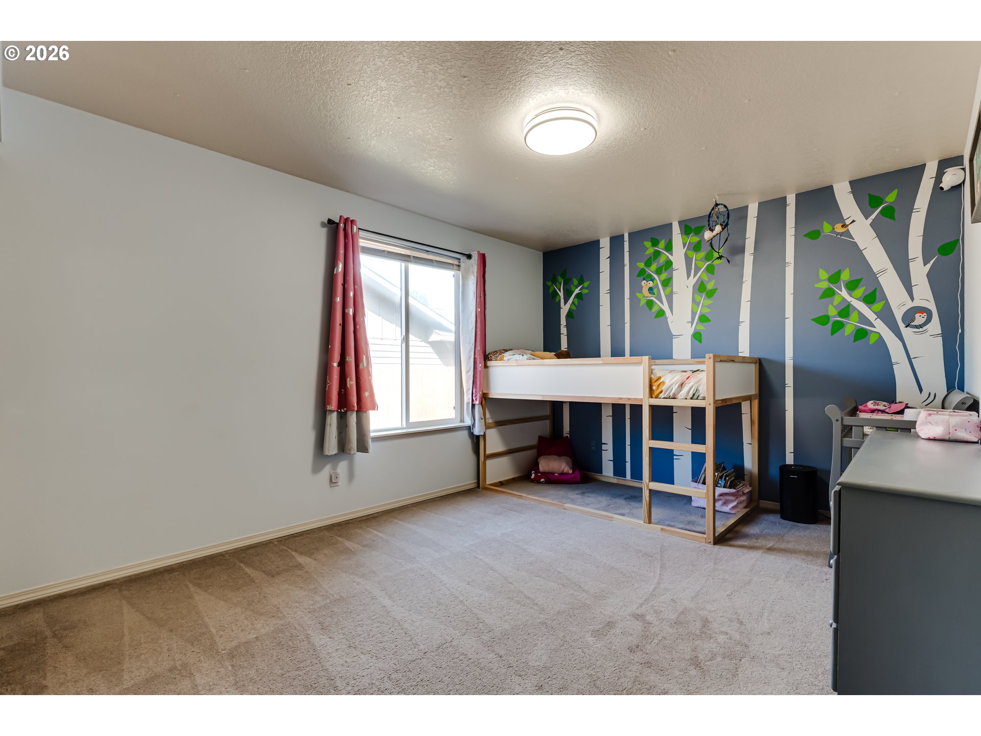 549 Gilfry Avenue Creswell, OR 97426 - Photo 27 of 44 a room with furniture and a large window