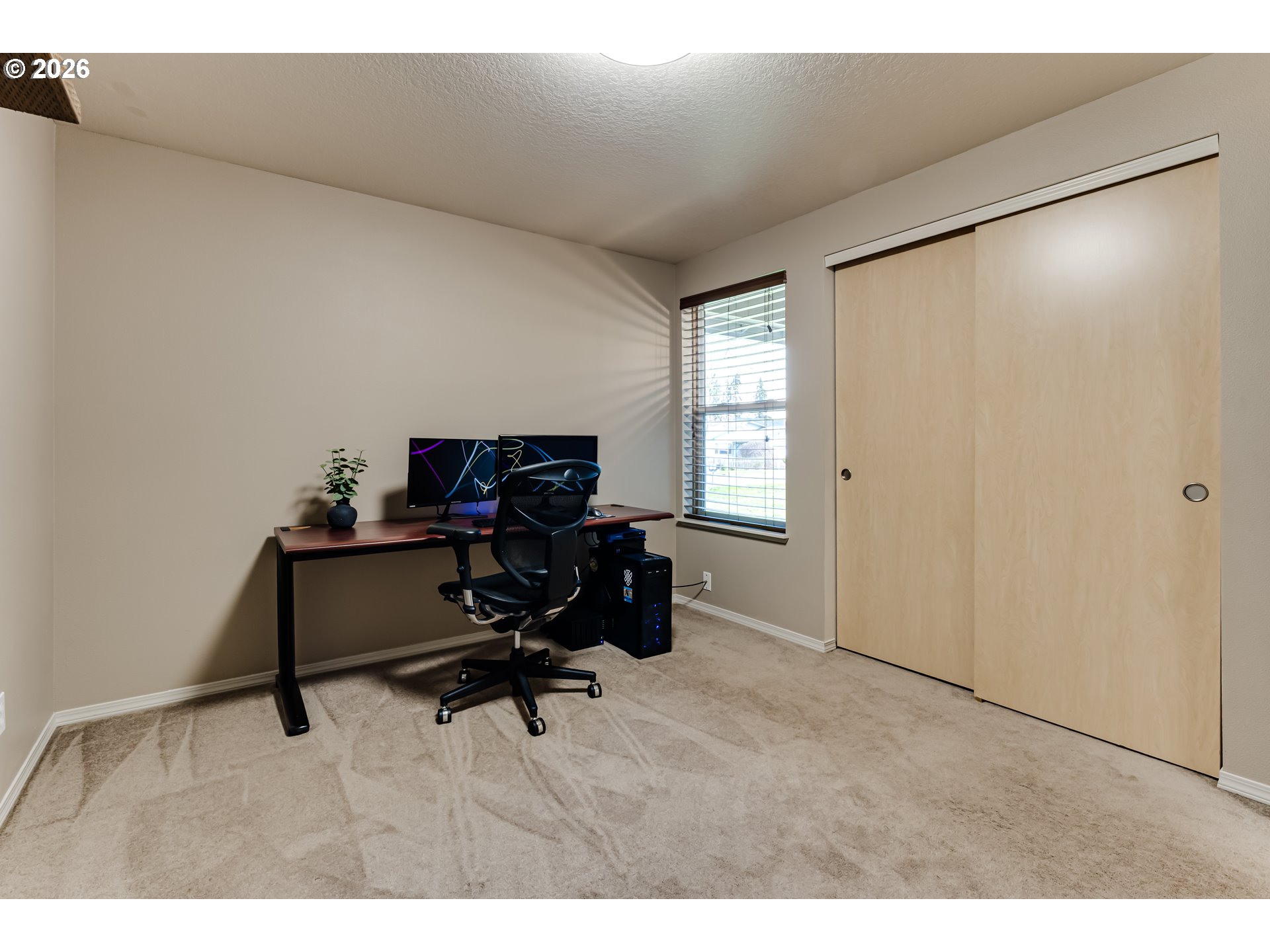 549 Gilfry Avenue Creswell, OR 97426 - Photo 30 of 44 a workspace with furniture and a window