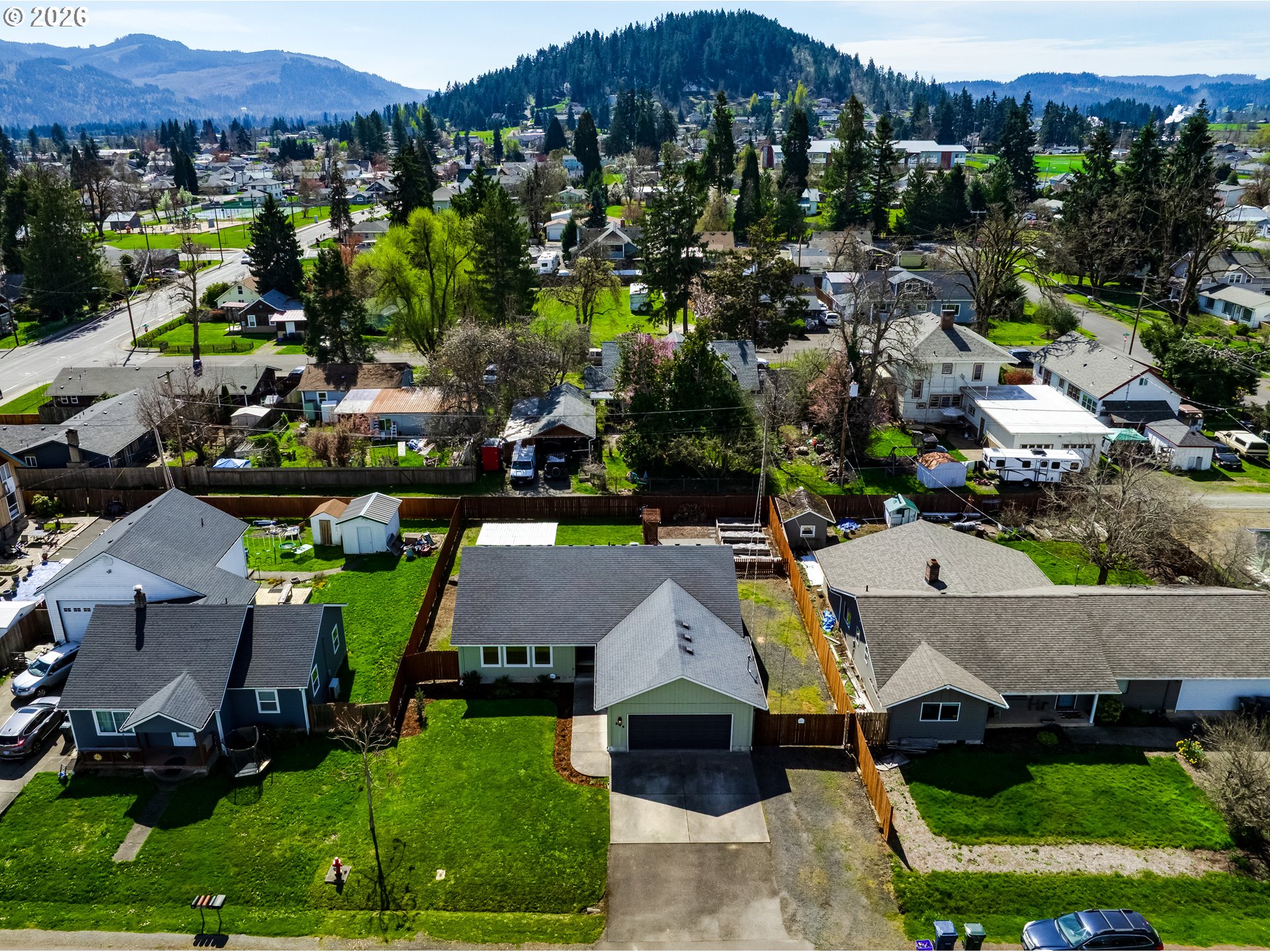 549 Gilfry Avenue Creswell, OR 97426 - Photo 4 of 44 an aerial view of multiple house