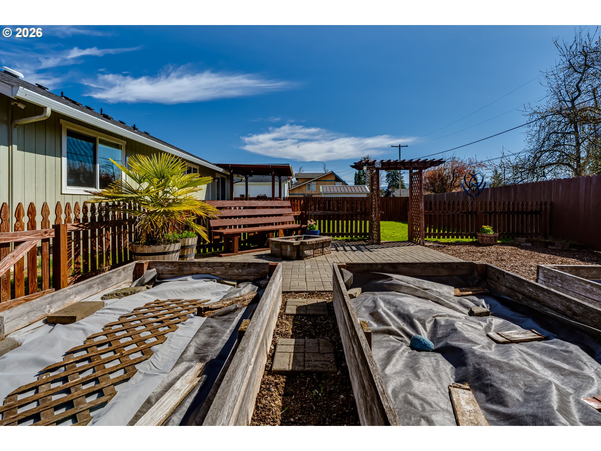 549 Gilfry Avenue Creswell, OR 97426 - Photo 41 of 44 a view of a balcony with chairs