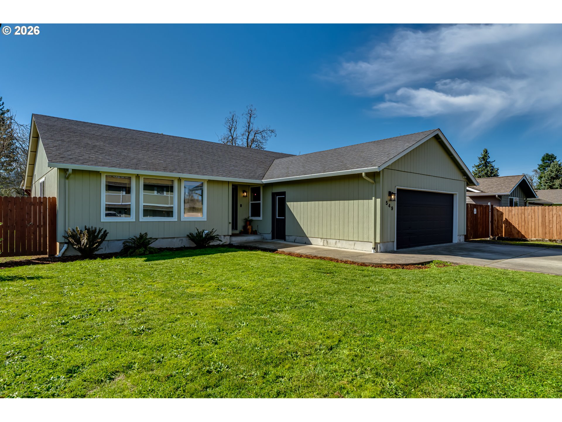 549 Gilfry Avenue Creswell, OR 97426 - Photo 5 of 44 a front view of a house with a garden
