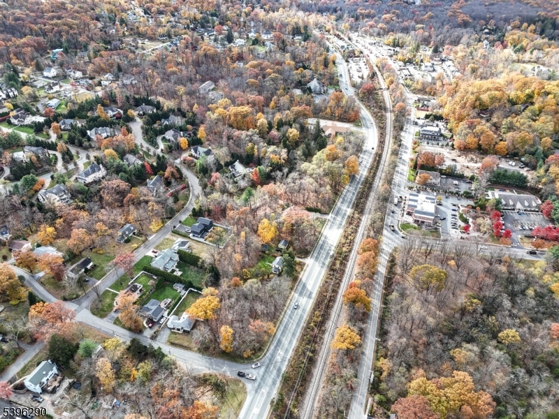 33 Whitehall Road Montville, NJ 07082 - Photo 14 of 32 a view of a city