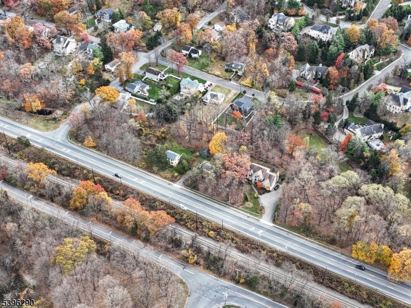 33 Whitehall Road Montville, NJ 07082 - Photo 19 of 32 a view of a garden from a window