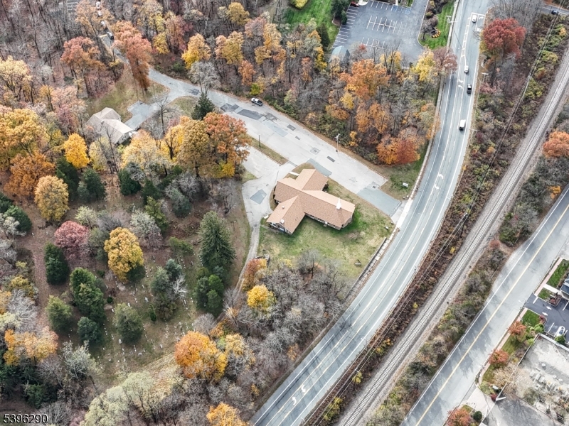 33 Whitehall Road Montville, NJ 07082 - Photo 31 of 32 a view of a yard potted plants