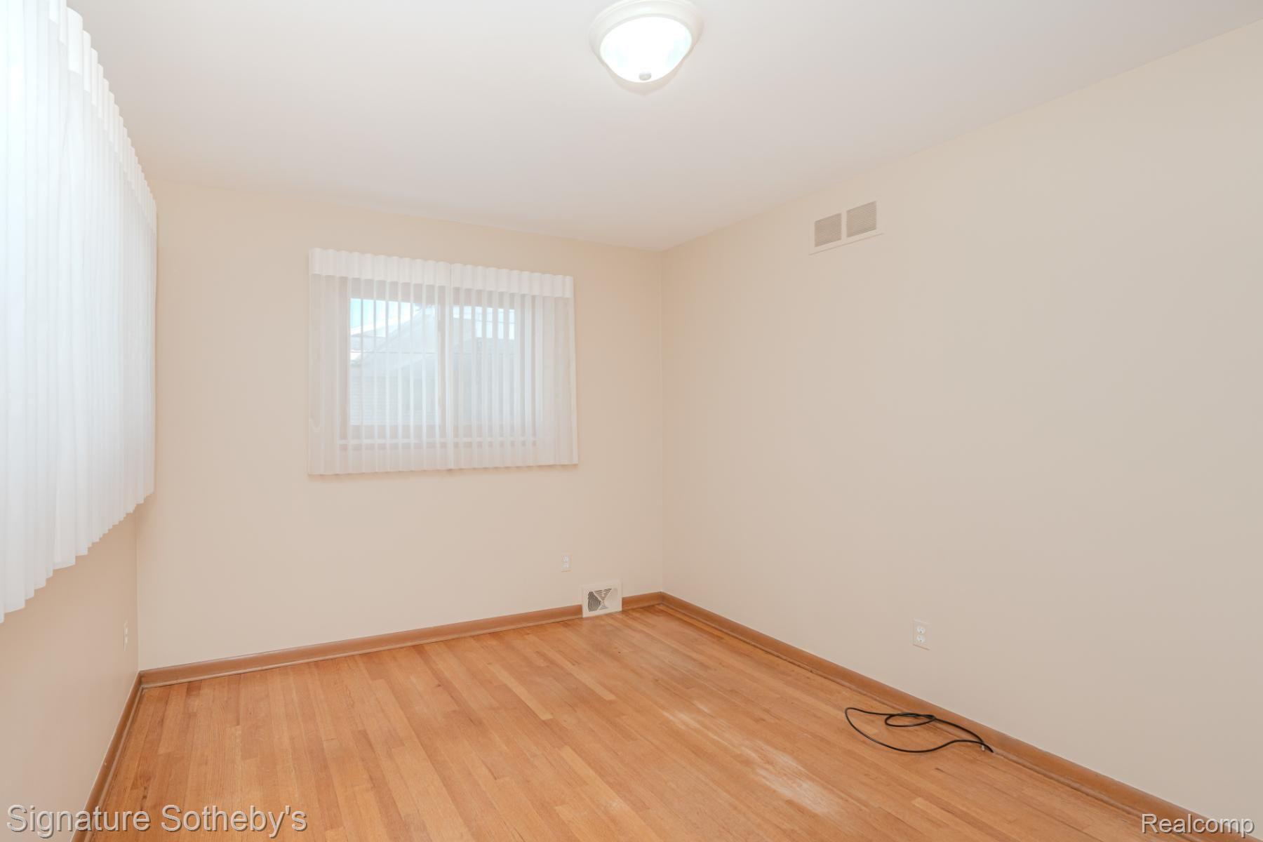 11416 East 13 Mile Road Warren, MI 48093 - Photo 37 of 94 Bedroom #3