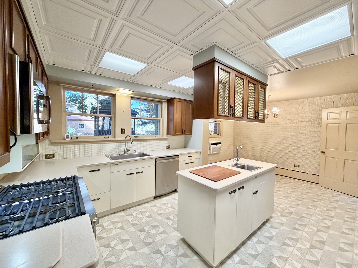 841 Douglas Avenue Elgin, IL 60120 - Photo 26 of 75 a bathroom with a granite countertop sink a mirror and bathtub