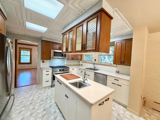 a view of an empty room with window