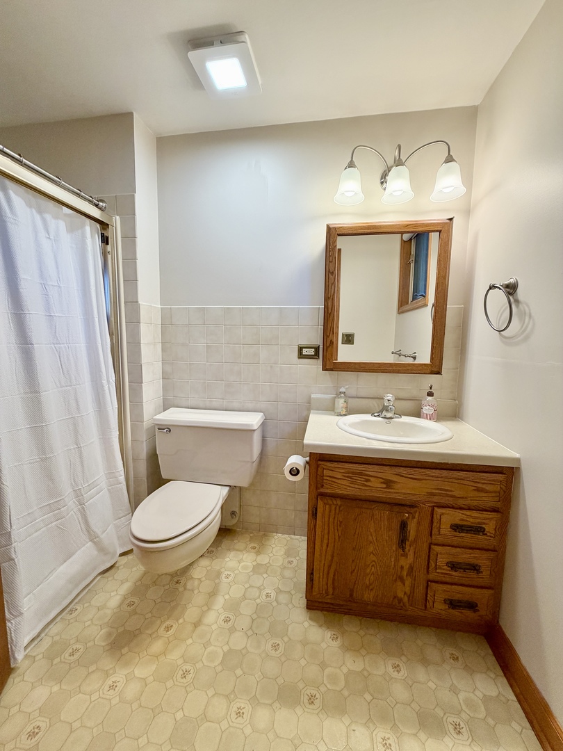 841 Douglas Avenue Elgin, IL 60120 - Photo 39 of 75 a bathroom with a sink toilet and mirror