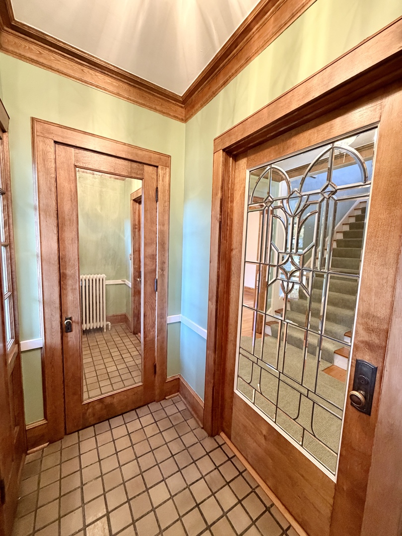 841 Douglas Avenue Elgin, IL 60120 - Photo 8 of 75