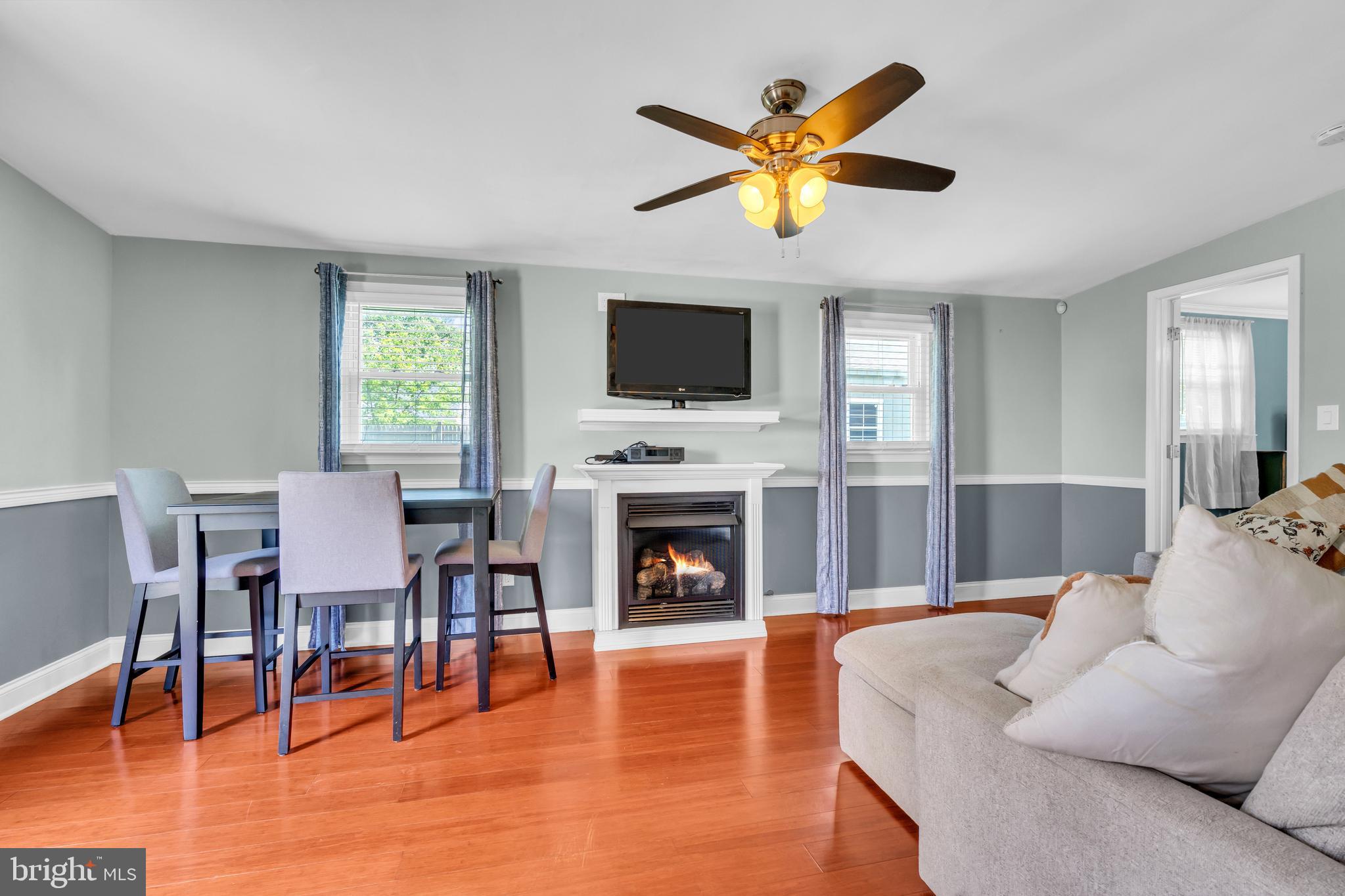 918 Mt Road Burlington, NJ 08016 - Photo 11 of 36 Living Room