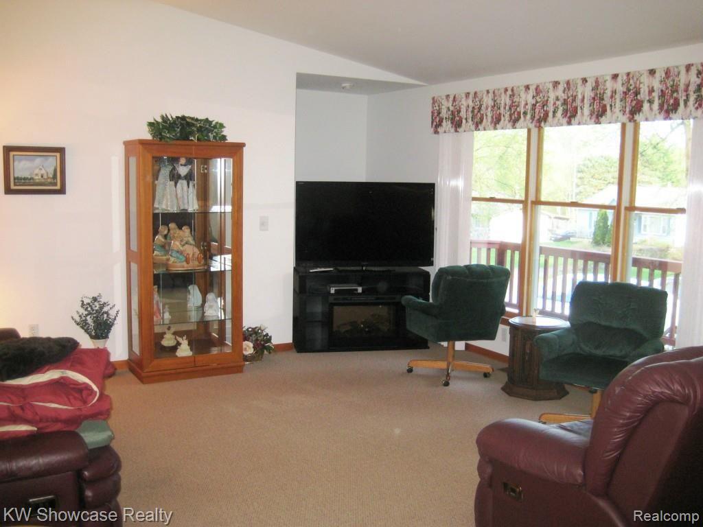 3172 Wanamaker Road Waterford, MI 48328 - Photo 4 of 9