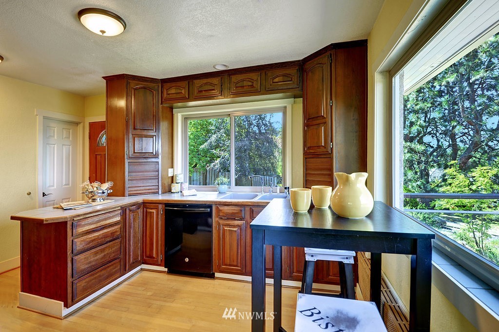 4122 Southwest Frontenac Street Seattle, WA 98136 - Photo 10 of 19
