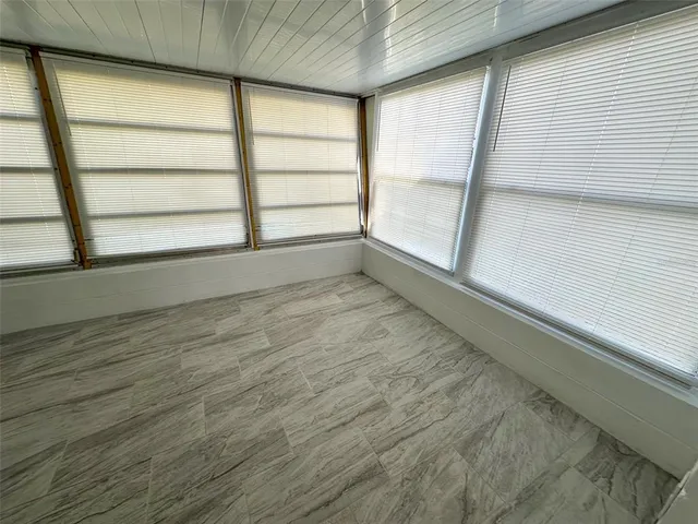 a view of yard with green space