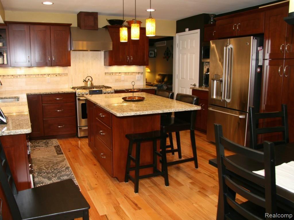 2734 Hillendale Drive Rochester Hills, MI 48309 - Photo 3 of 24