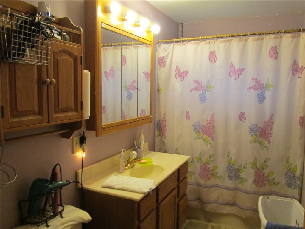 4072 Patterson Road Aliquippa, PA 15001 - Photo 19 of 21 Main floor full bath