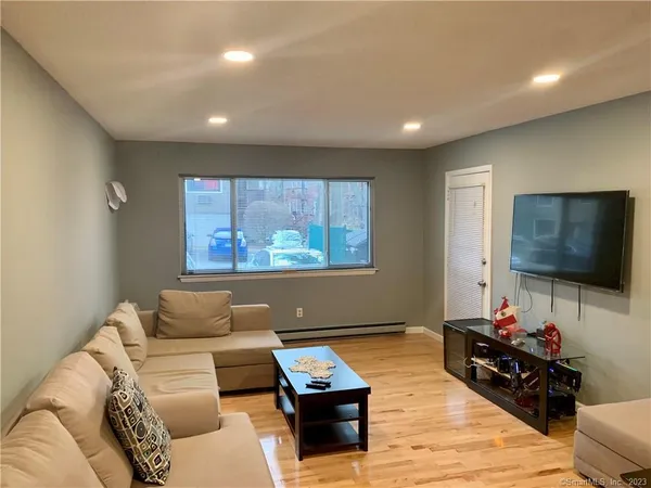 $1,800 | 3004 Madison Avenue, Unit C, Bridgeport, CT 06606