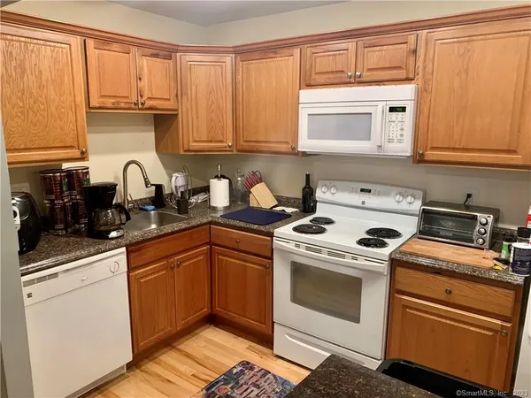 $1,800 | 3004 Madison Avenue, Unit C, Bridgeport, CT 06606