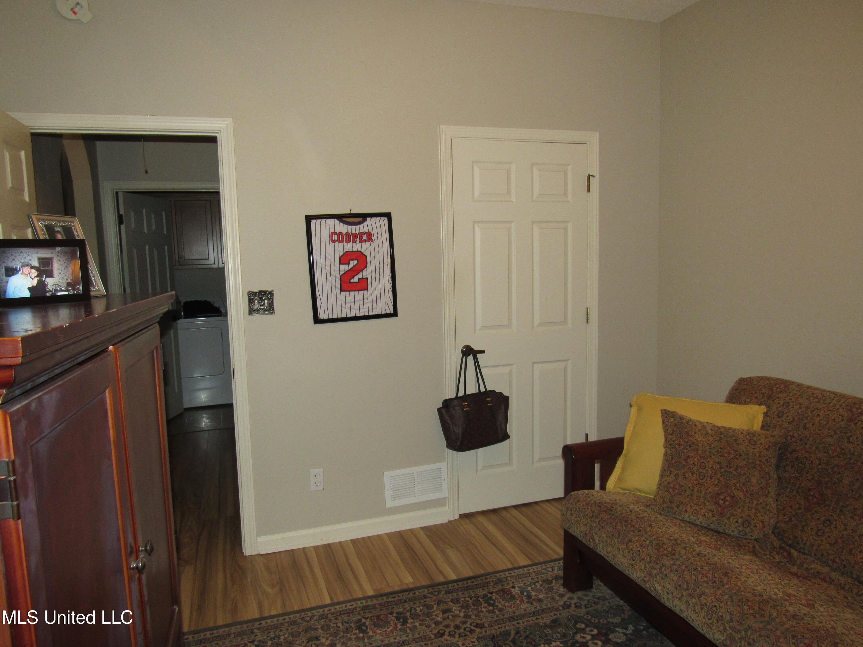 910 Cardinal Lane Hernando, MS 38632 - Photo 18 of 27 Guest bedroom view 2