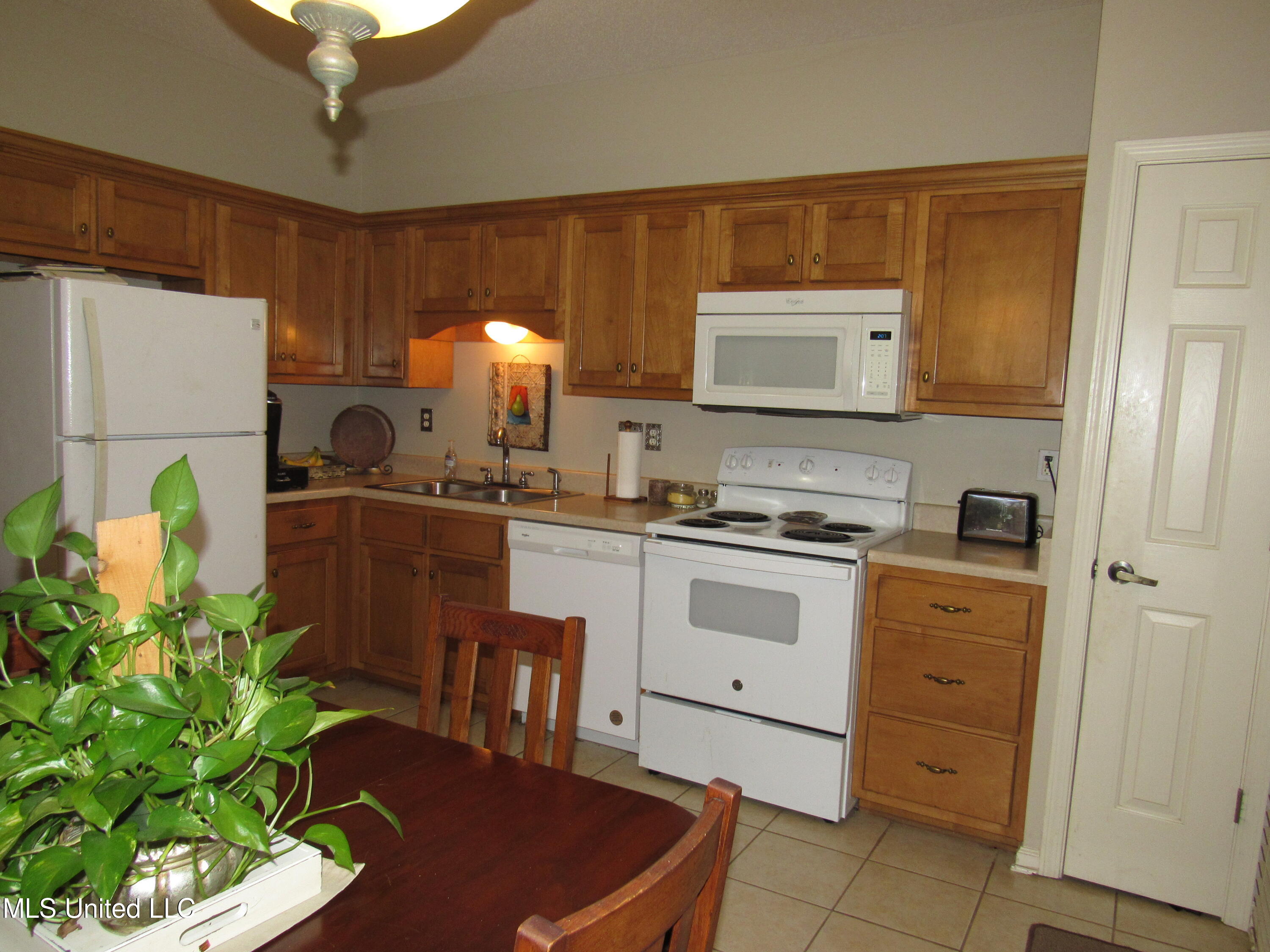 910 Cardinal Lane Hernando, MS 38632 - Photo 4 of 27 Kitchen 4