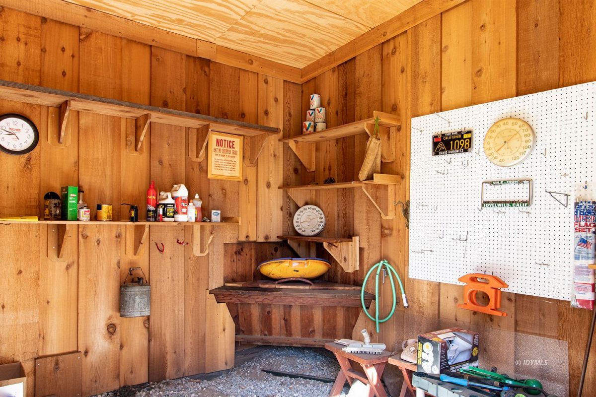 0 Lodge Road Idyllwild, CA 92549 - Photo 10 of 14 a room with musical instruments