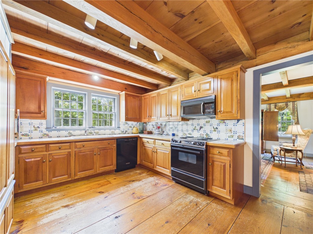307 Stony Fort Road Saunderstown, RI 02874 - Photo 25 of 48