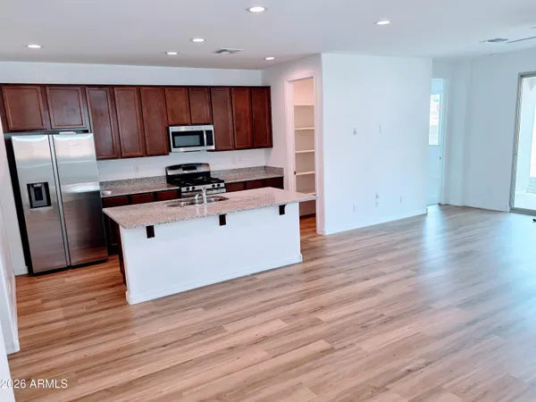 $2,350 | 6736 West Discovery Drive, Glendale, AZ 85303