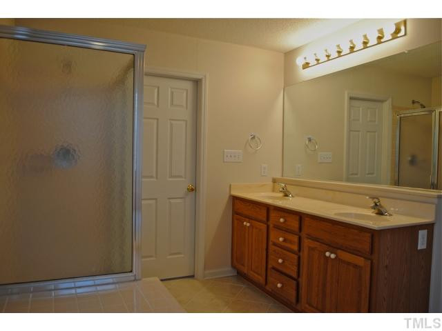 7922 Verona Place Raleigh, NC 27613 - Photo 14 of 20 Master Bath/Spa