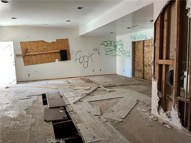 a view of a utility room