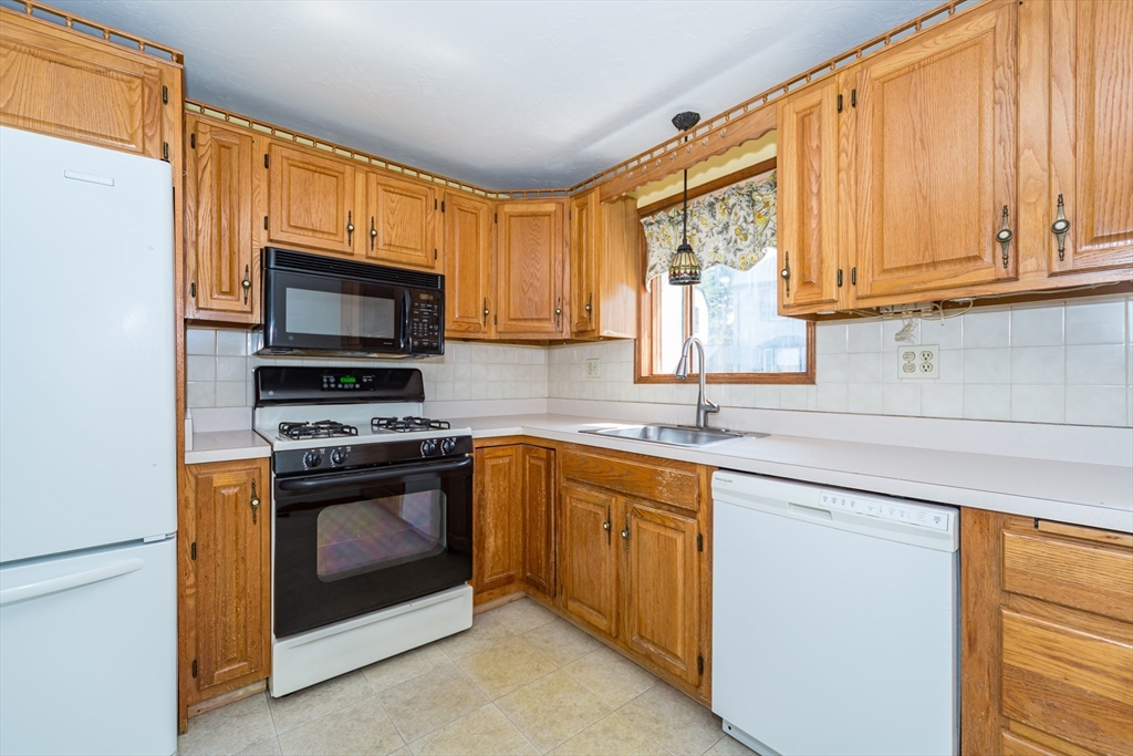 13 Meadowbrook Road, Unit 13 Millis, MA 02054 - Photo 7 of 36