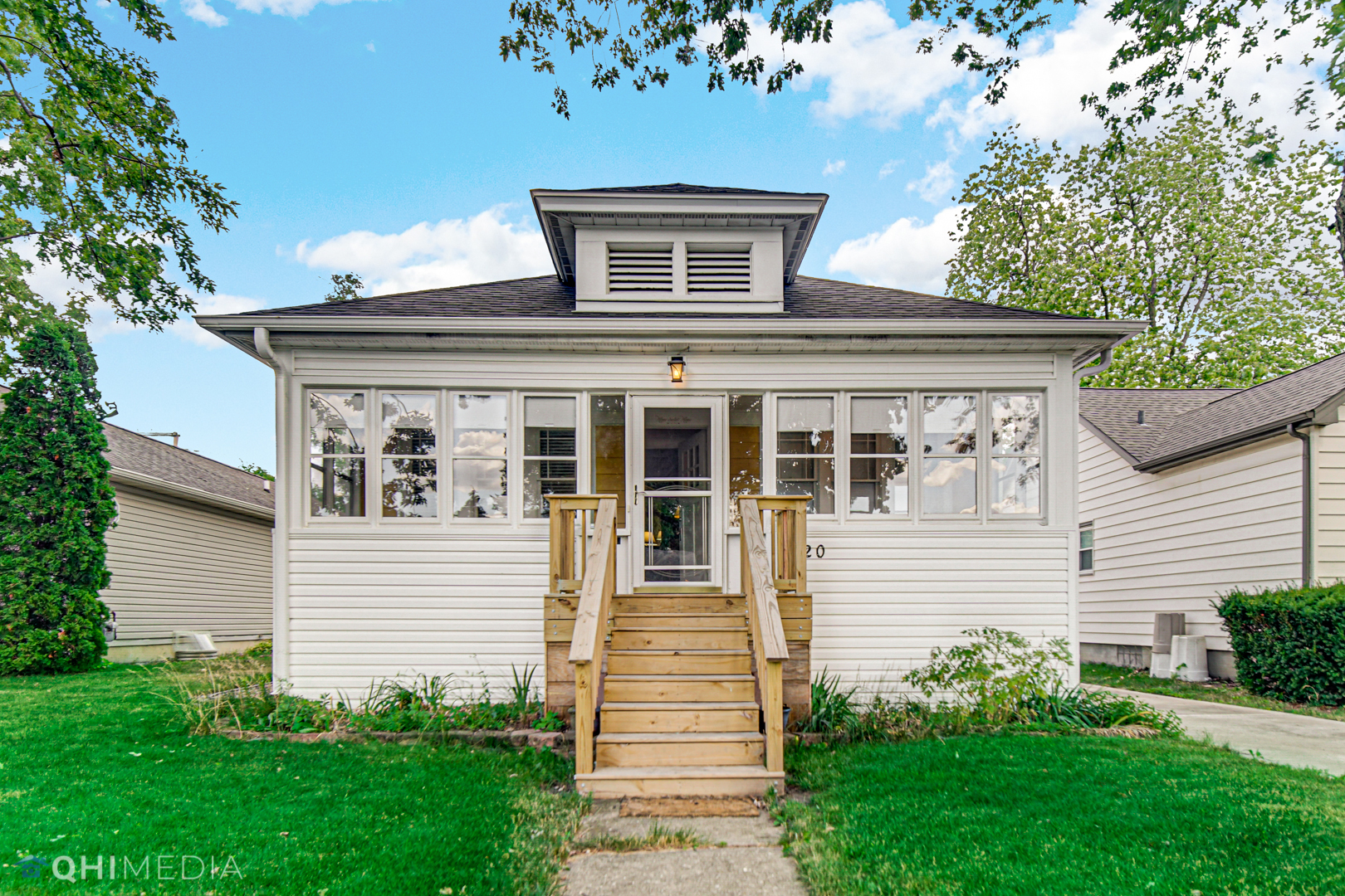 520 North Reed Street Joliet, IL 60435 - Photo 1 of 23 a front view of a house with garden