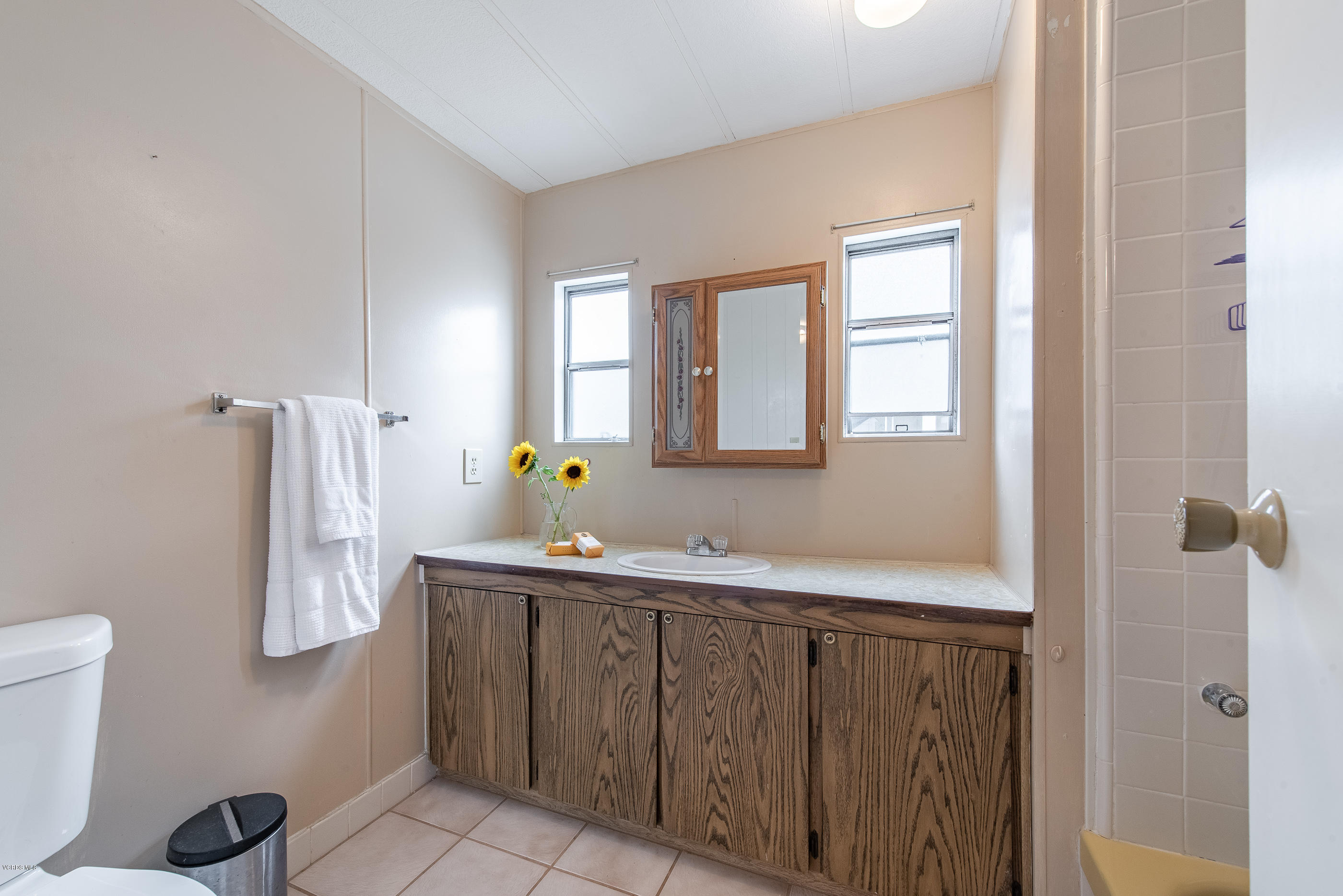 1550 Rory Lane, Unit 205 Simi Valley, CA 93063 - Photo 21 of 32 1550 Rory Ln Simi Valley-19