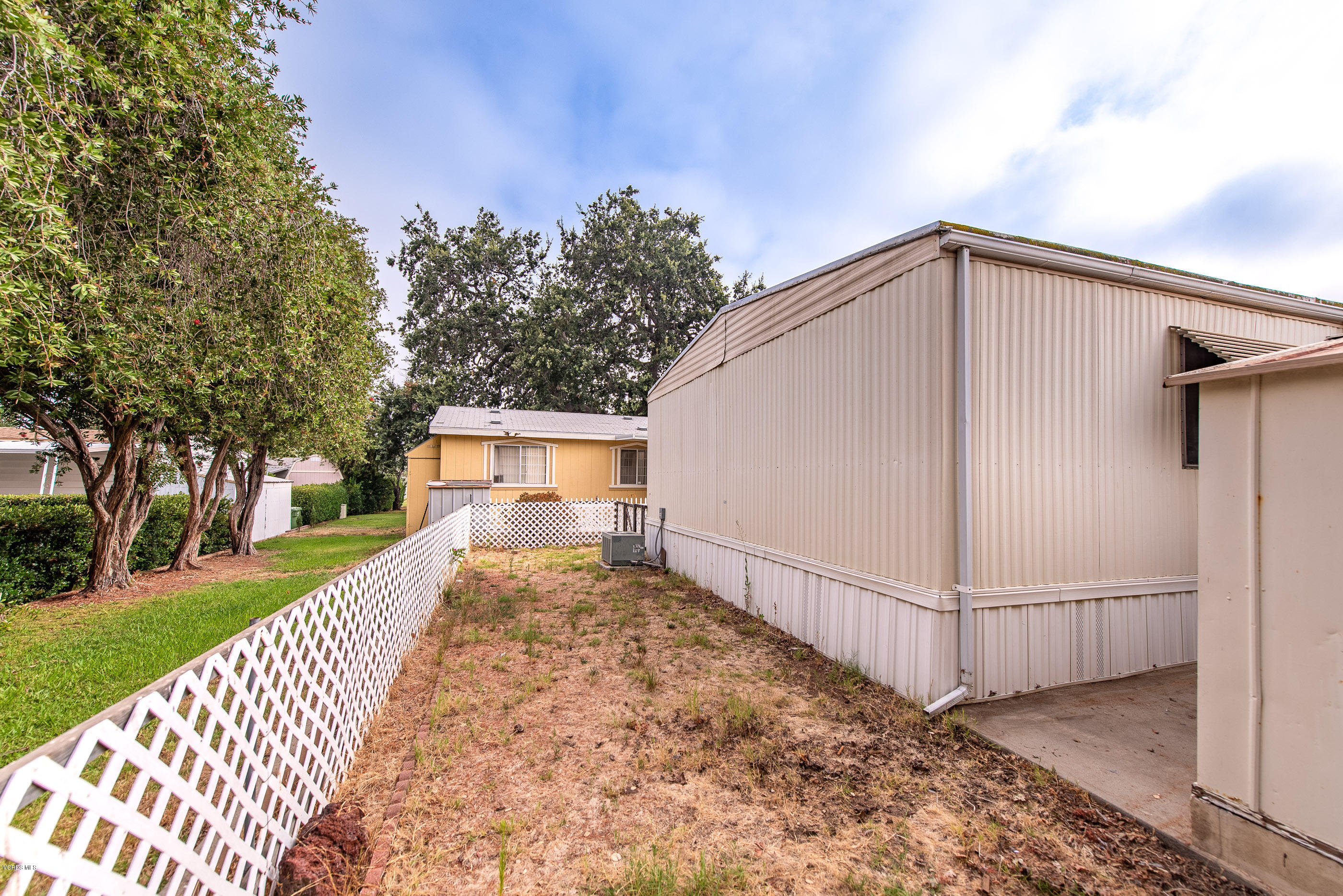 1550 Rory Lane, Unit 205 Simi Valley, CA 93063 - Photo 23 of 32 1550 Rory Ln Simi Valley-22