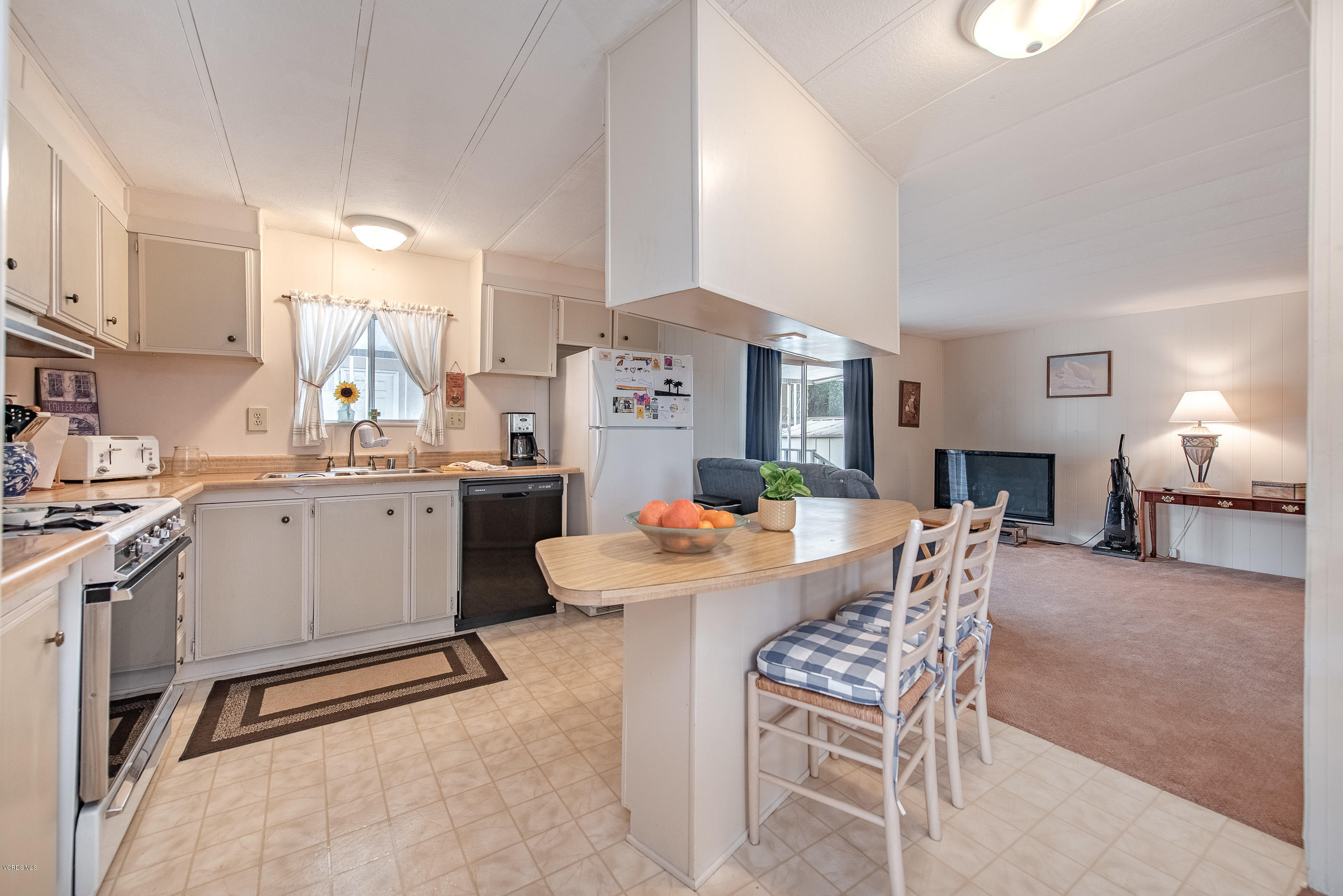 1550 Rory Lane, Unit 205 Simi Valley, CA 93063 - Photo 10 of 32 1550 Rory Ln Simi Valley-9