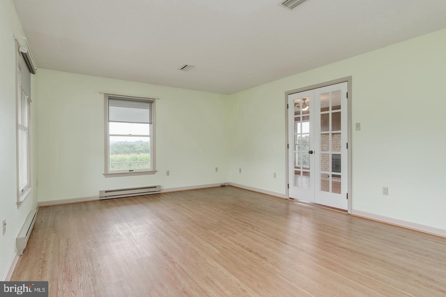 15529 Dellinger Road Williamsport, MD 21795 - Photo 30 of 42 Living Room