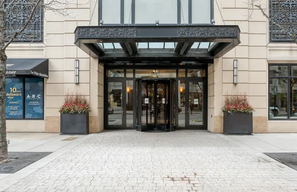 $4,900 | 10 East Delaware Place, Unit 14A, Chicago, IL 60611